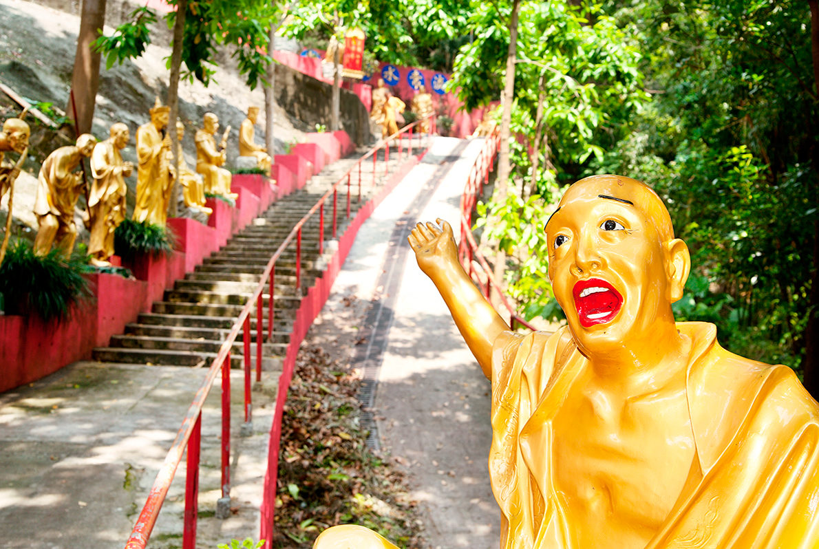 Лестница в Храм Десяти Тысяч Будд